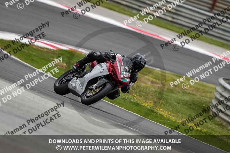 cadwell no limits trackday;cadwell park;cadwell park photographs;cadwell trackday photographs;enduro digital images;event digital images;eventdigitalimages;navarra;no limits trackdays;peter wileman photography;racing digital images;trackday digital images;trackday photos